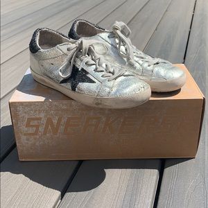 Golden Goose Superstar Sneaker size 5 (35)